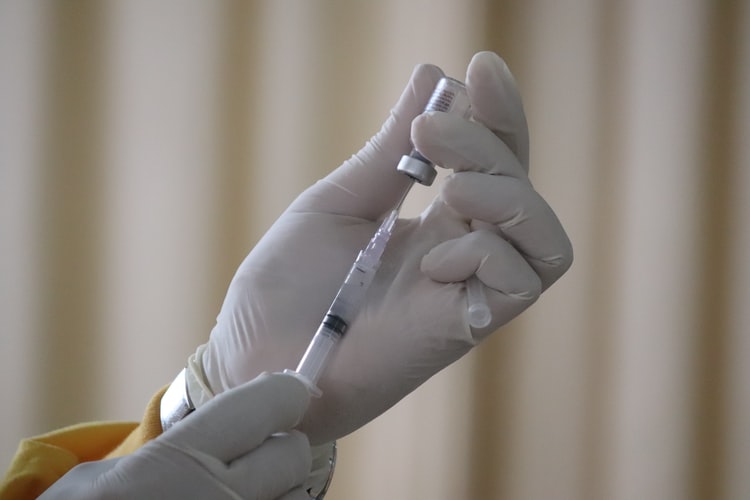 Vaccination needle