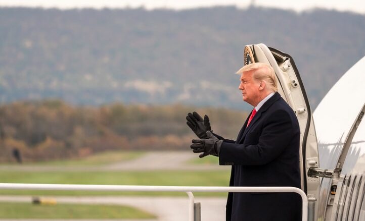 Preisdent Trump Air Force One Autumn